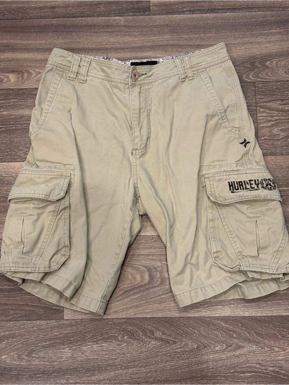 Hurley Men's Khaki Cargo Shorts VTG Y2K Size 30
